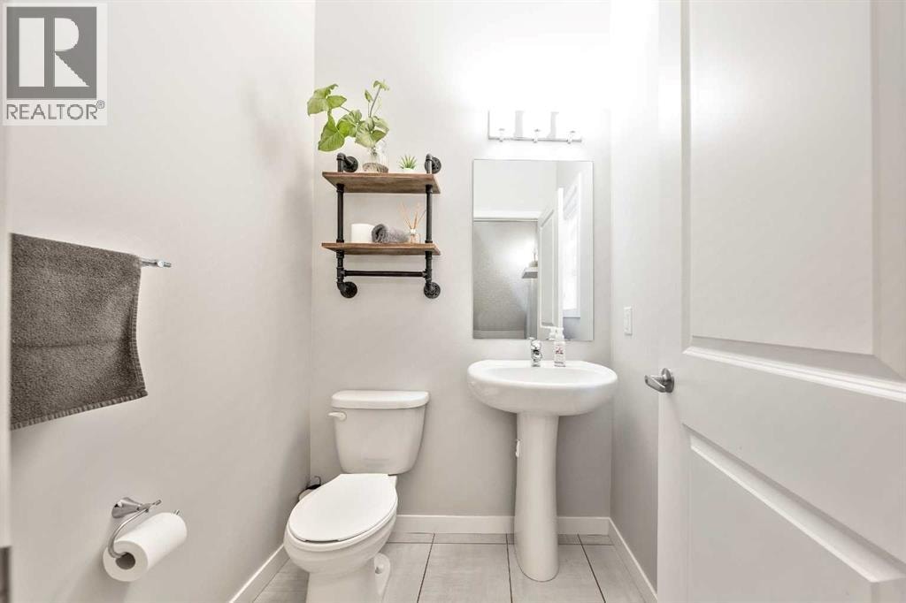 240 Lucas Crescent NW — photo 20