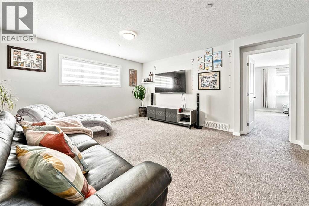 240 Lucas Crescent NW — photo 24