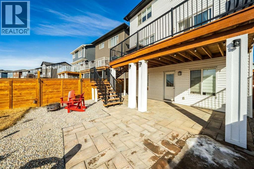 240 Lucas Crescent NW — photo 43