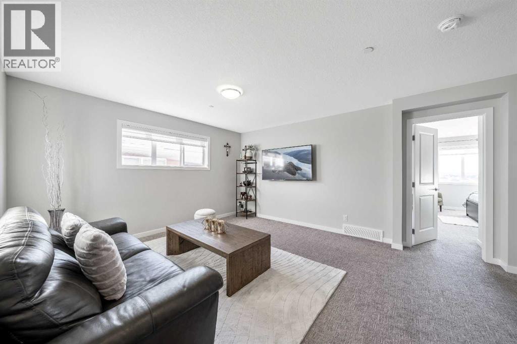 240 Lucas Crescent NW — photo 22