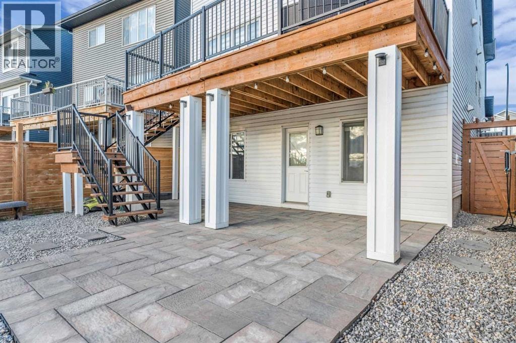 240 Lucas Crescent NW — photo 44