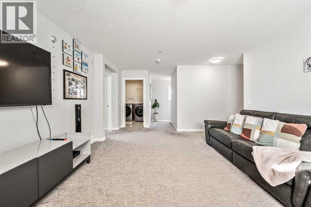 240 Lucas Crescent NW — photo 25