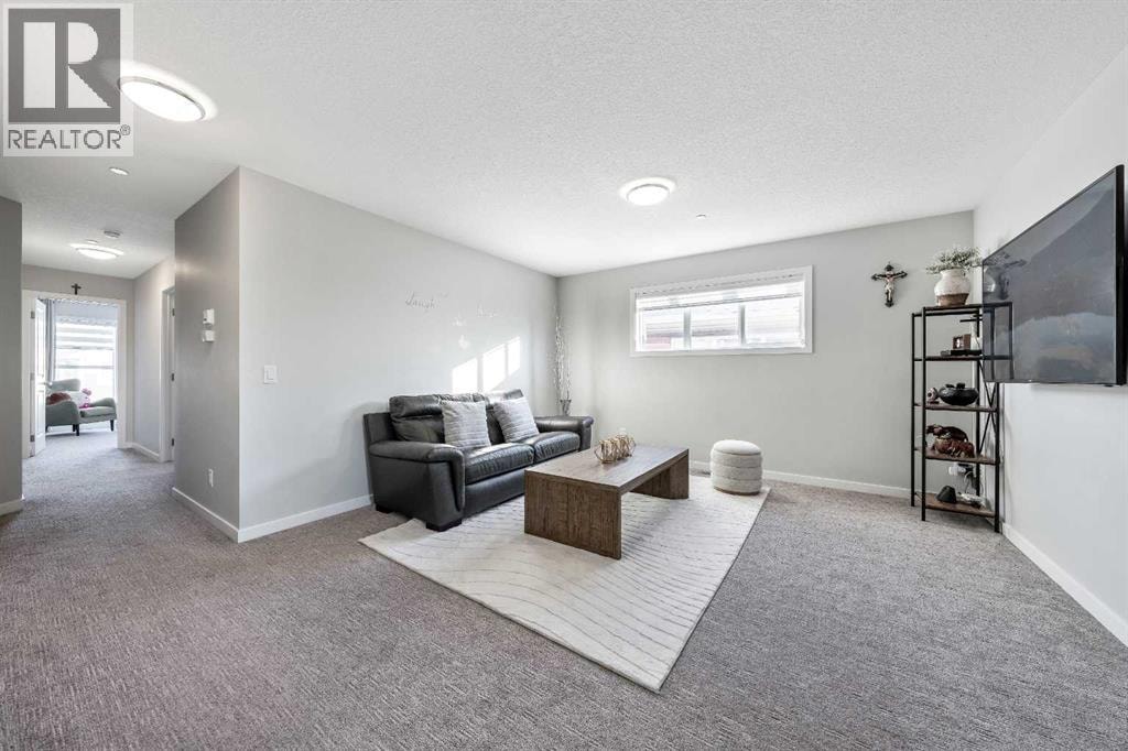 240 Lucas Crescent NW — photo 21