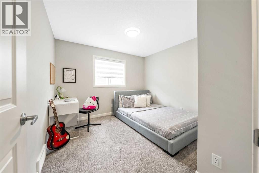 240 Lucas Crescent NW — photo 32