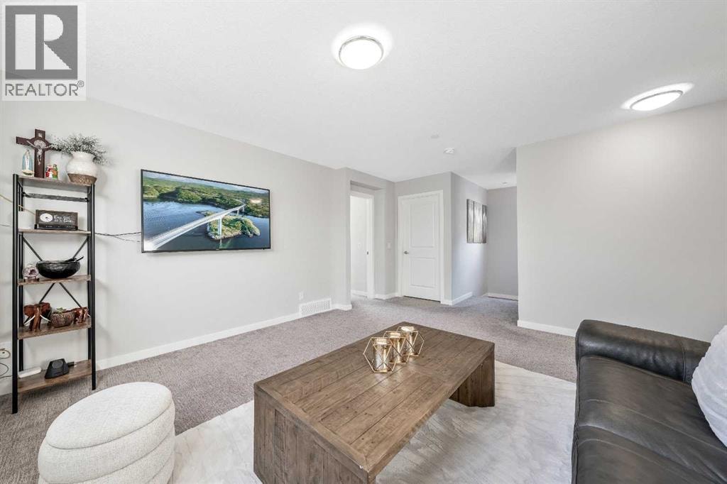 240 Lucas Crescent NW — photo 23