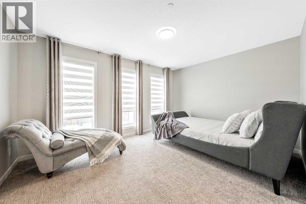 240 Lucas Crescent NW — photo 33