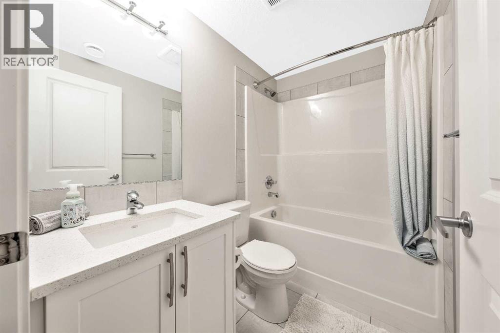 240 Lucas Crescent NW — photo 40