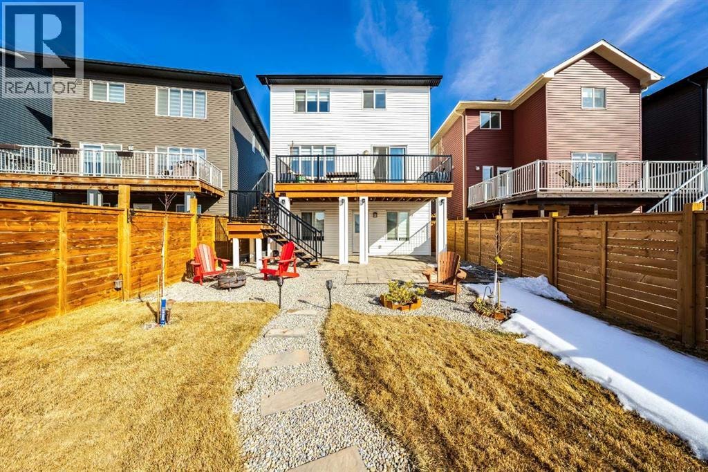 240 Lucas Crescent NW — photo 42