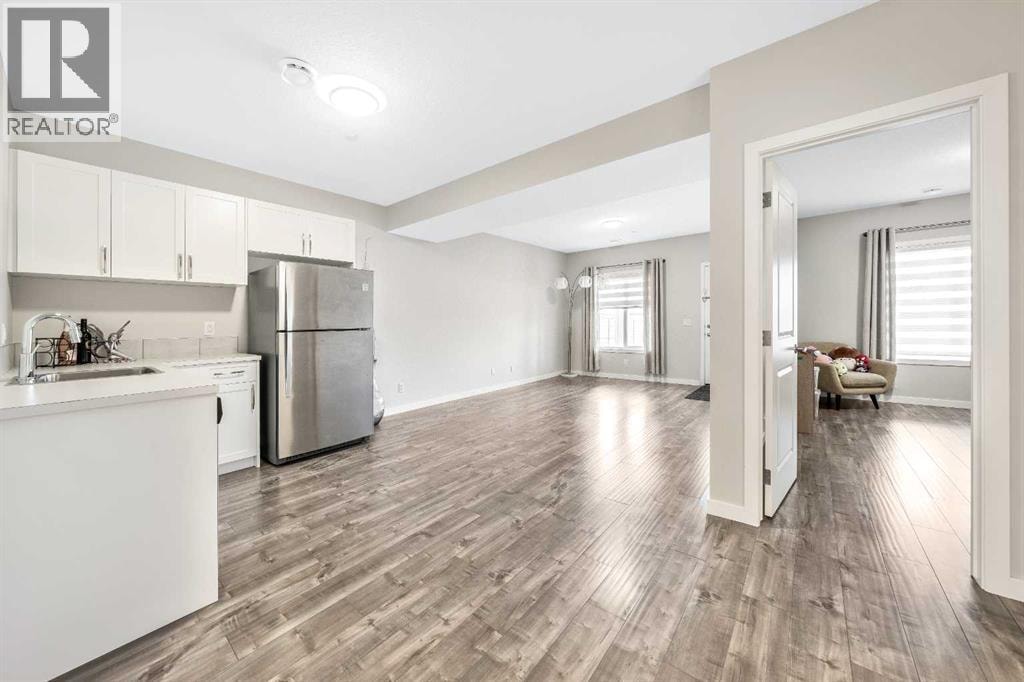 240 Lucas Crescent NW — photo 35