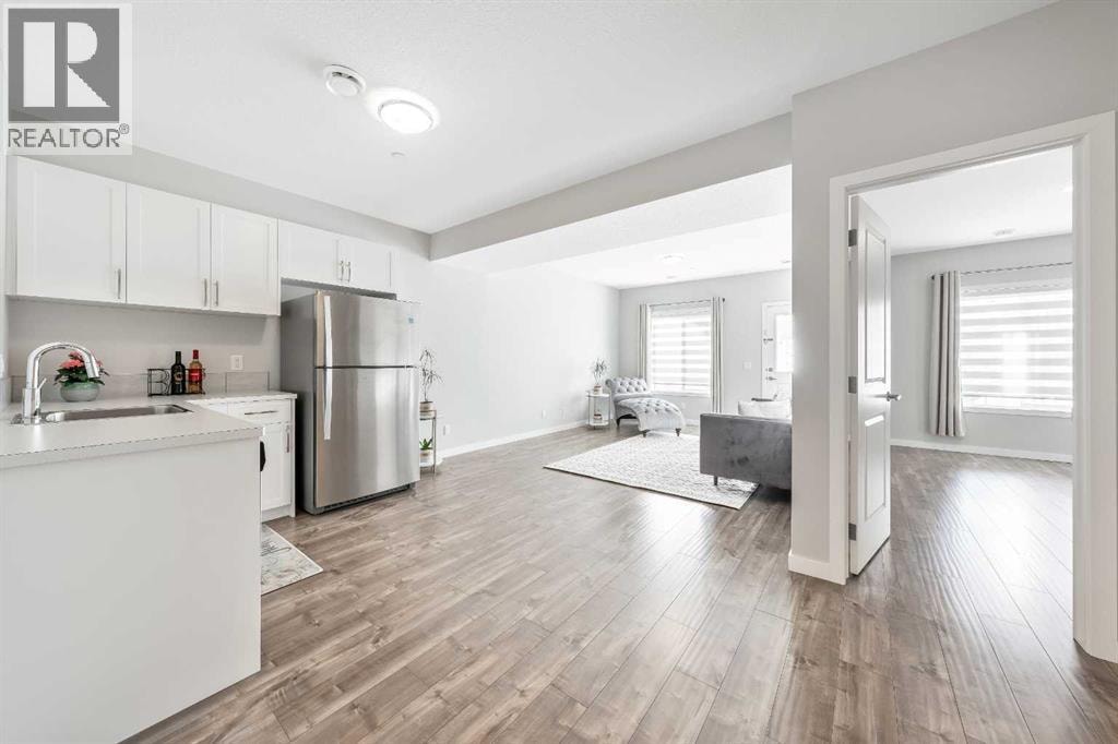 240 Lucas Crescent NW — photo 37