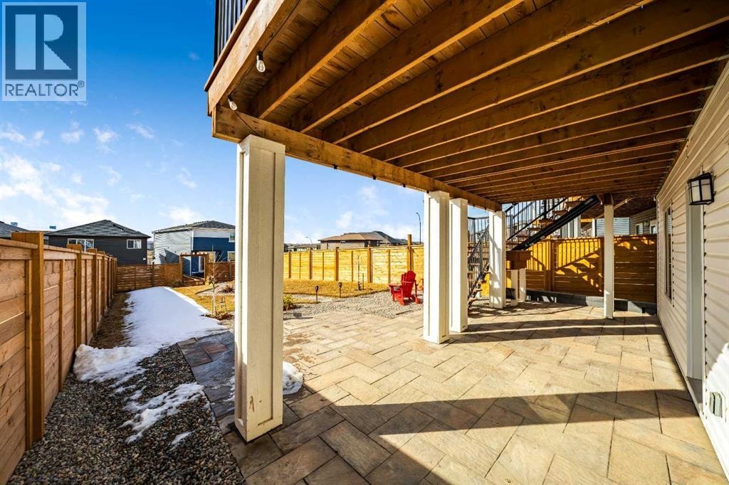 240 Lucas Crescent NW — photo 41