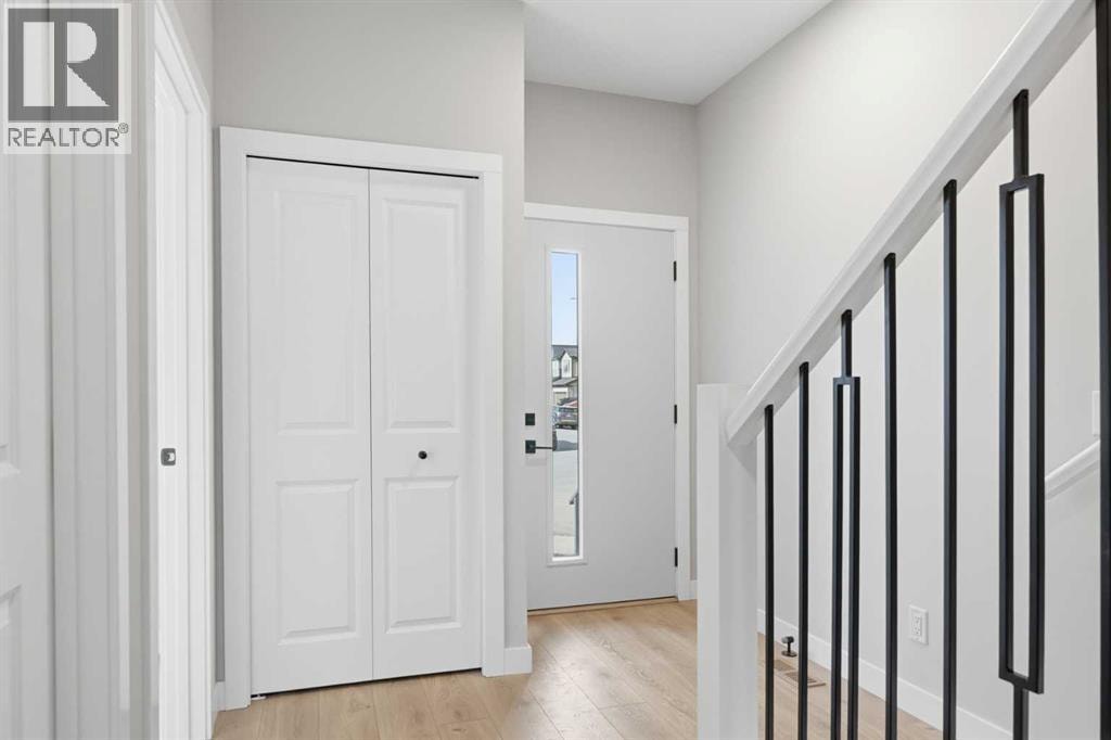 43 Belvedere Crescent SE — photo 3