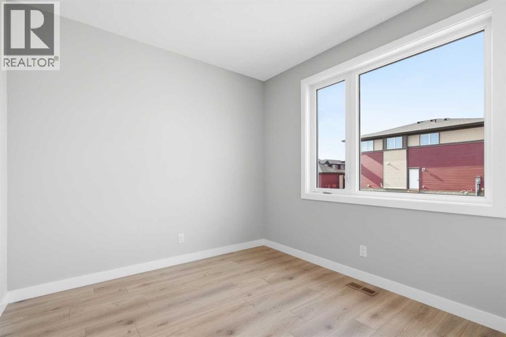 43 Belvedere Crescent SE — photo 5