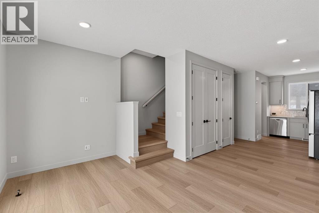 645 53 Avenue SW — photo 4