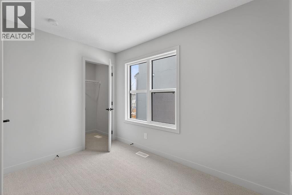 645 53 Avenue SW — photo 7