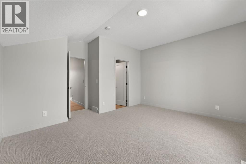 645 53 Avenue SW — photo 13