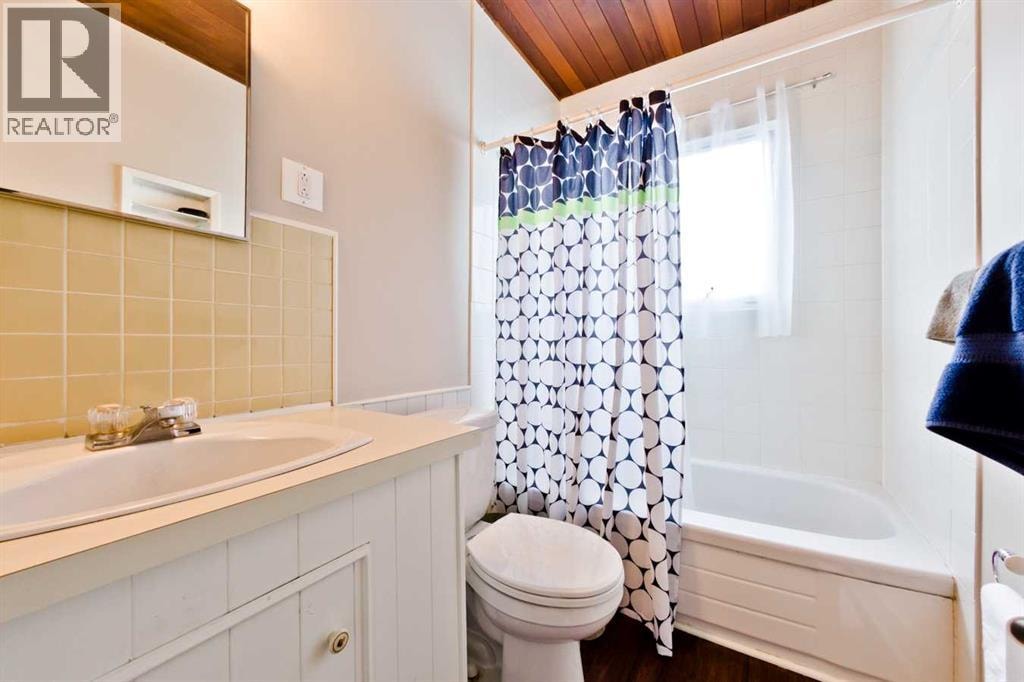 617 17 Avenue NE — photo 13