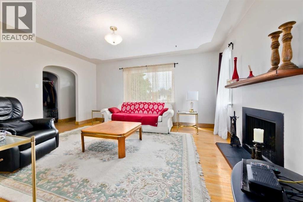 617 17 Avenue NE — photo 5