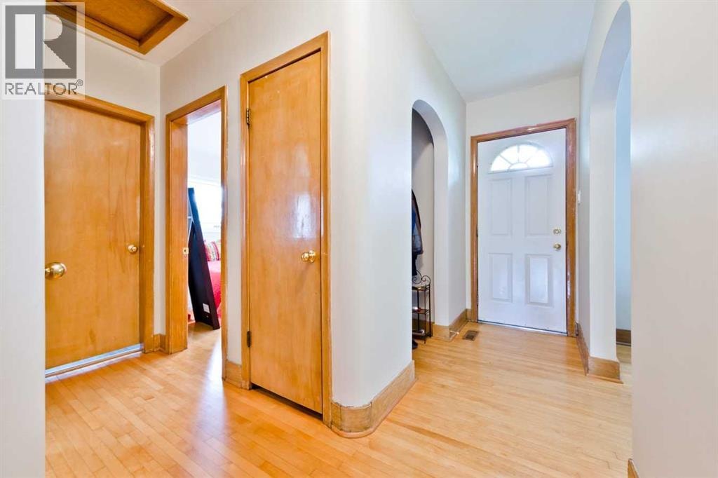 617 17 Avenue NE — photo 7