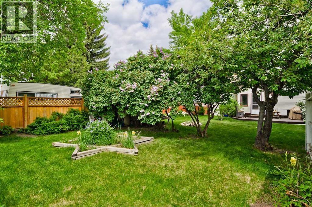 617 17 Avenue NE — photo 20