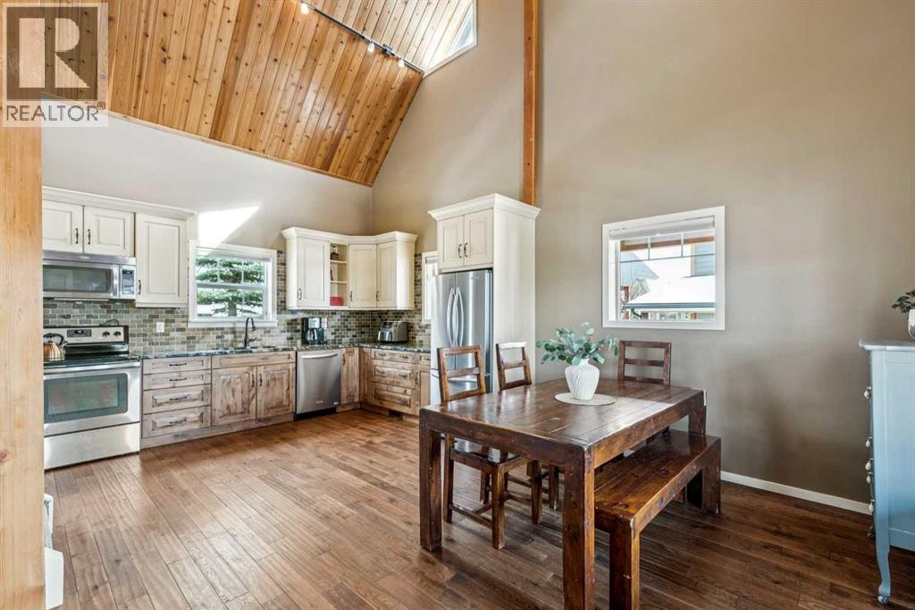 240 Cottageclub Crescent — photo 3