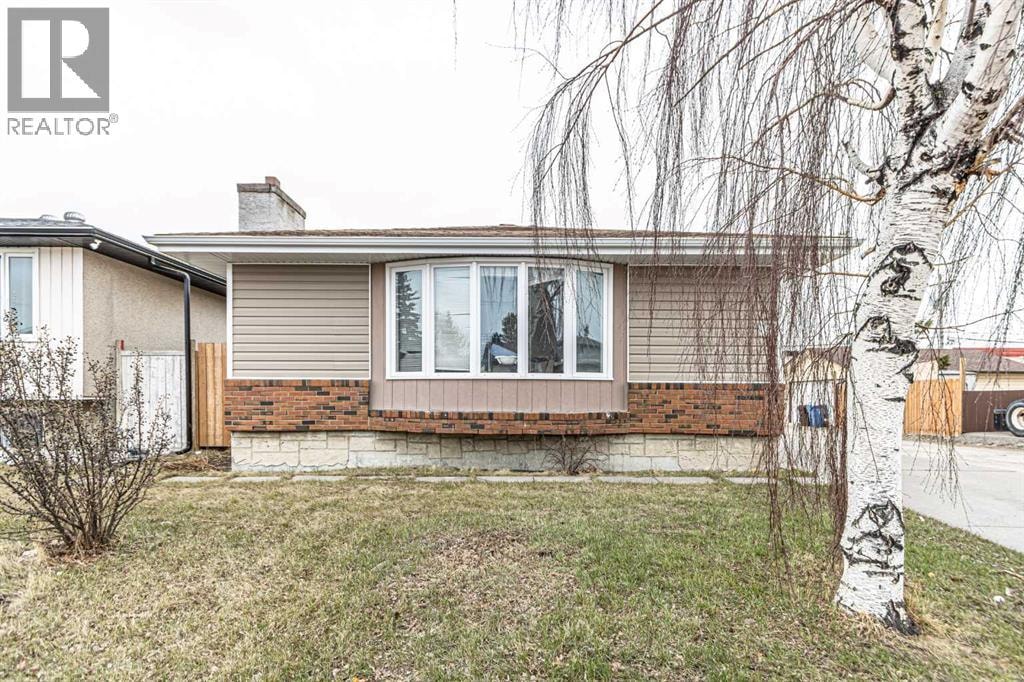 121 Margate Close NE — photo 2