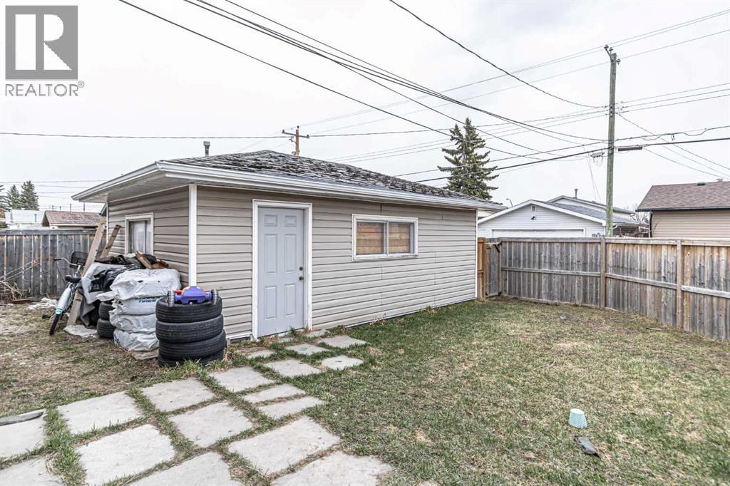 121 Margate Close NE — photo 16