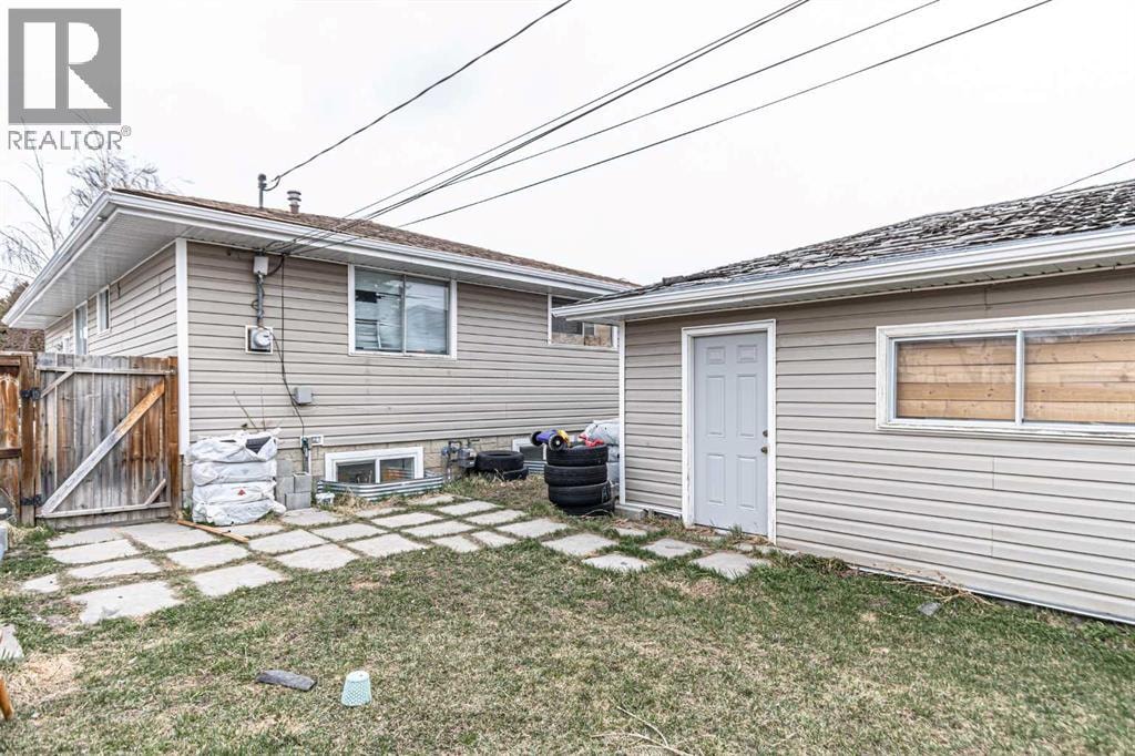 121 Margate Close NE — photo 17