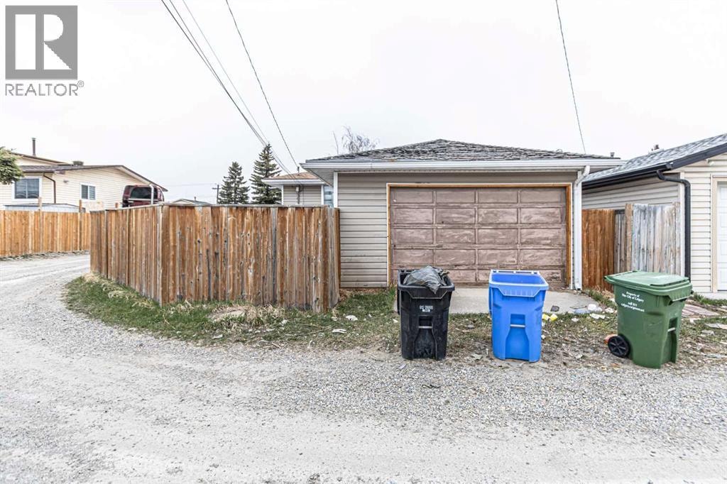 121 Margate Close NE — photo 18