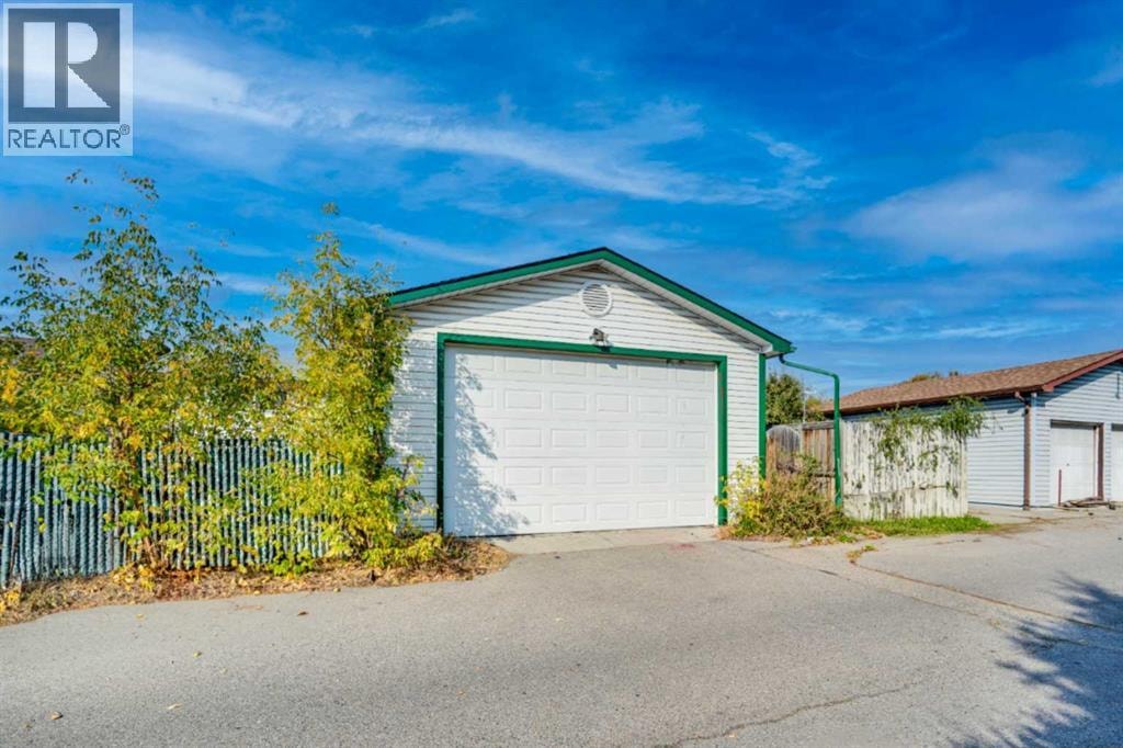 4764 Rundlewood Drive NE — photo 2