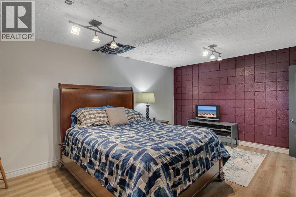 6316 Crowchild Trail SW — photo 29