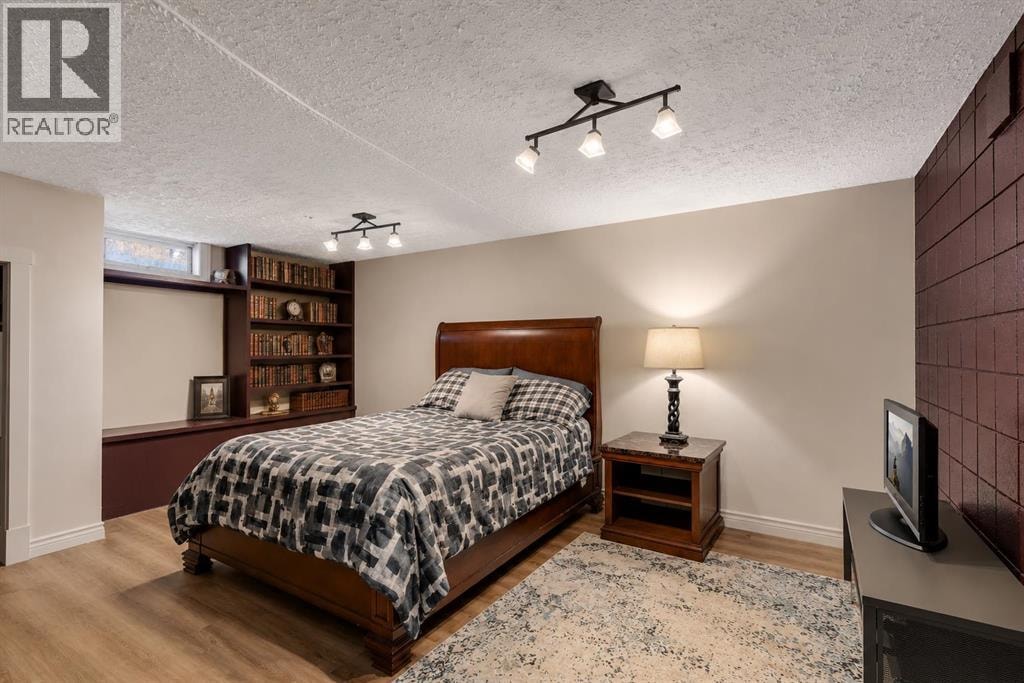 6316 Crowchild Trail SW — photo 31