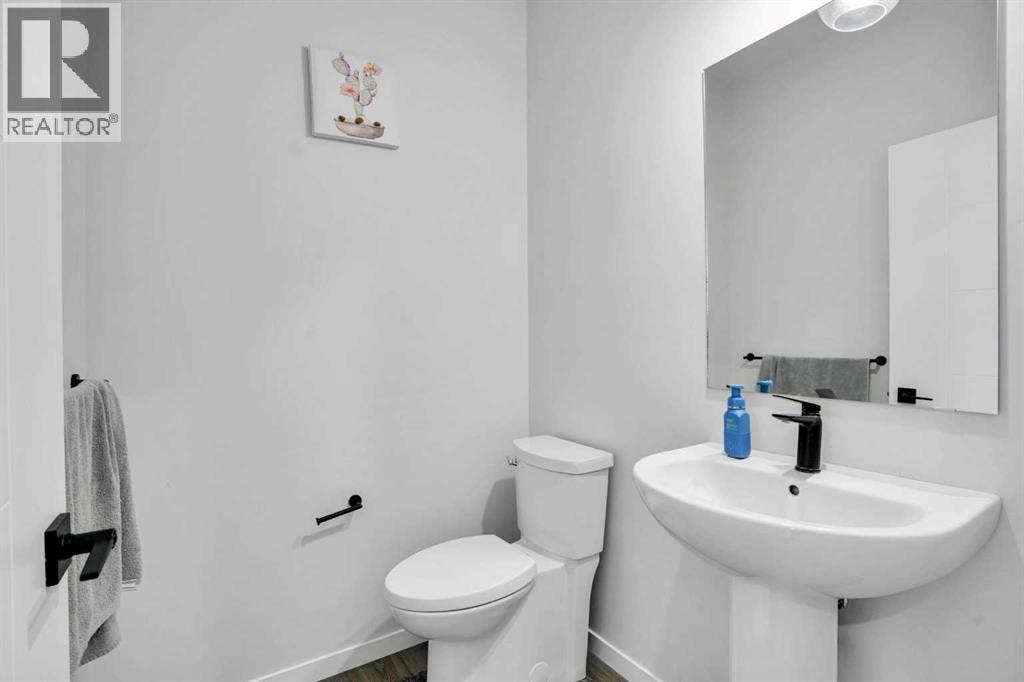 1014 Bayview Rise SW — photo 8