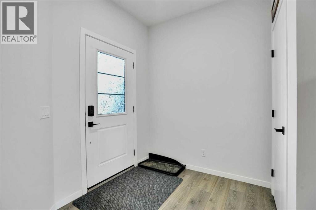 1014 Bayview Rise SW — photo 5
