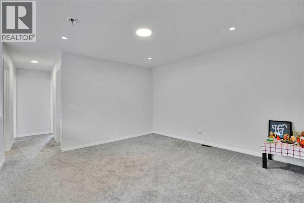 1014 Bayview Rise SW — photo 32