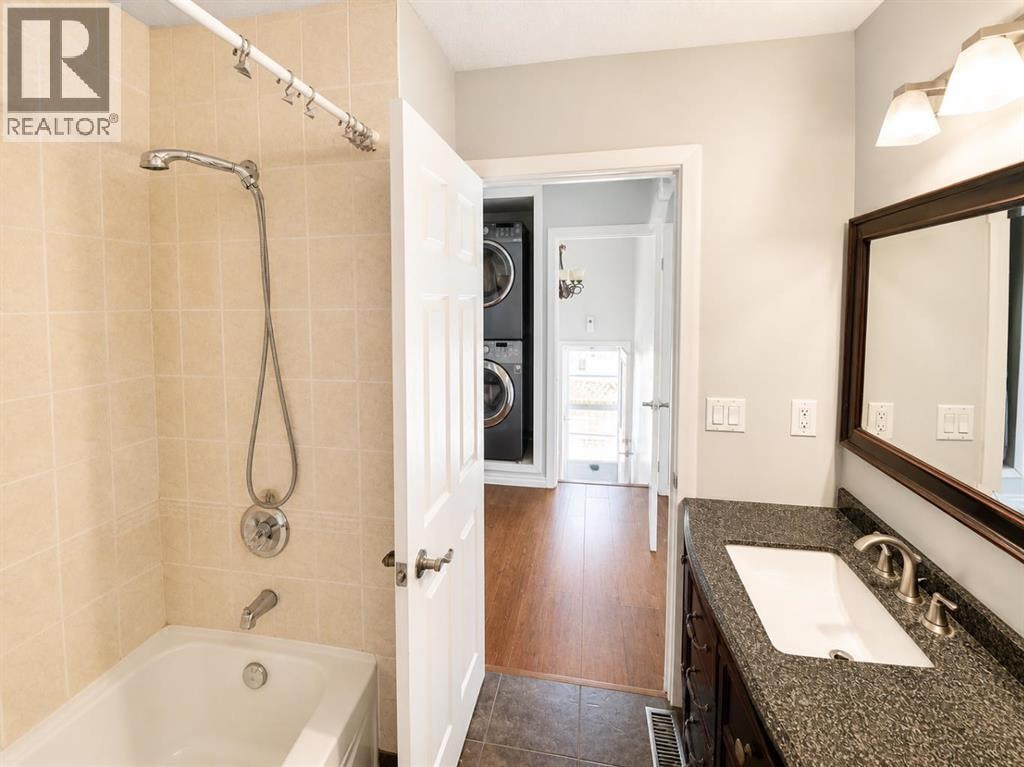 422 40 Street NE — photo 4