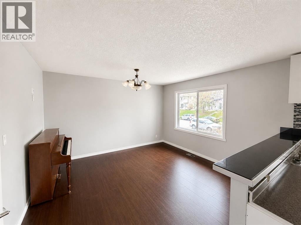 422 40 Street NE — photo 6