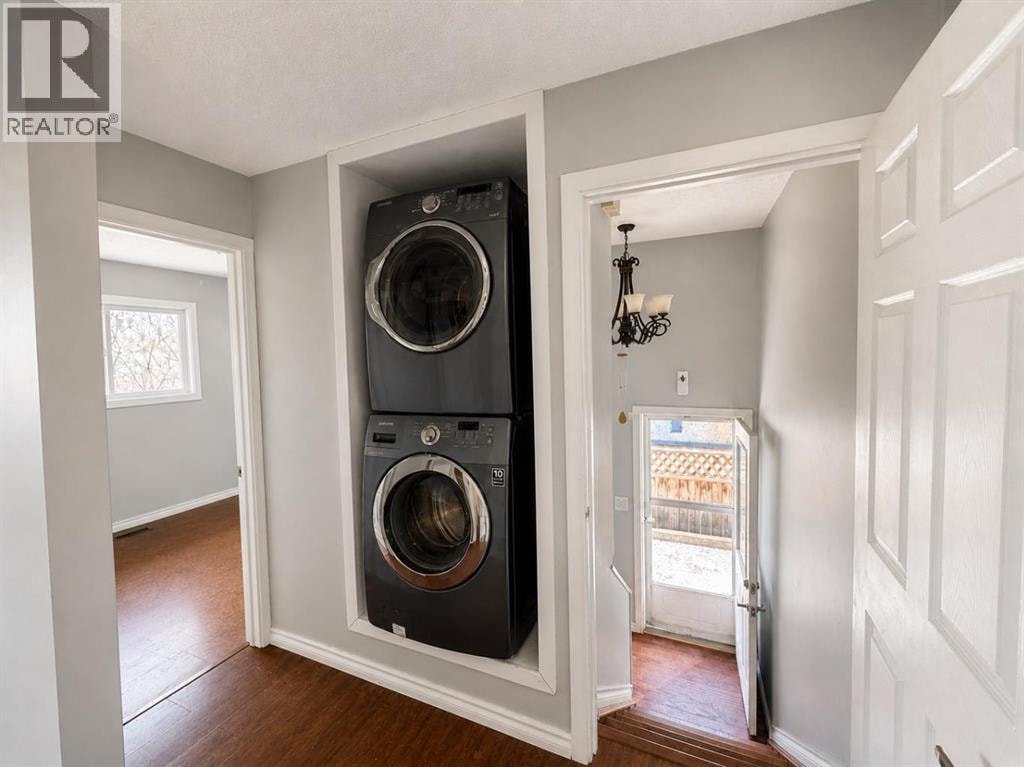422 40 Street NE — photo 3