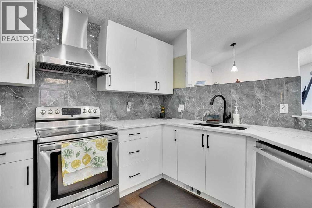 141 Saddlecrest Close NE — photo 3