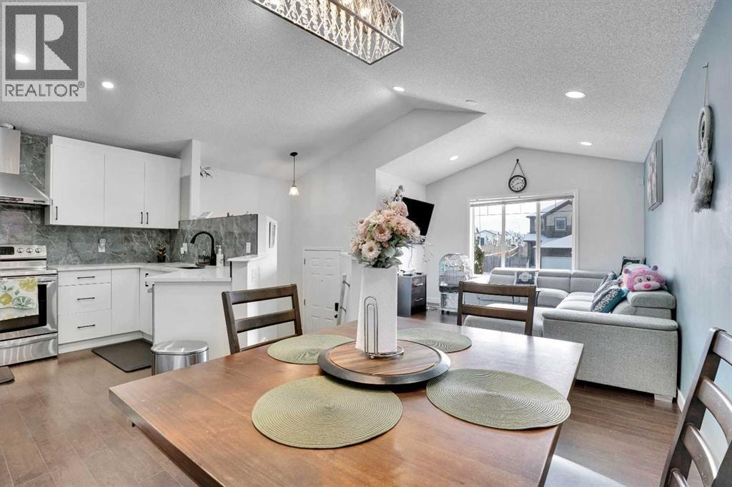 141 Saddlecrest Close NE — photo 9