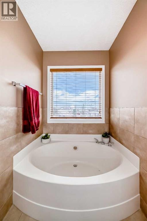 148 Saddlecrest Gardens NE — photo 22