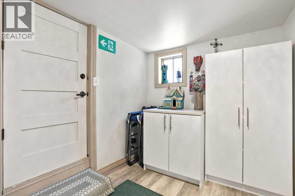 2410 16 Street SW — photo 34