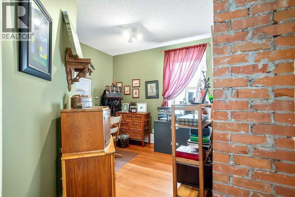 2410 16 Street SW — photo 22
