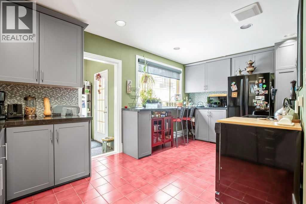 2410 16 Street SW — photo 12