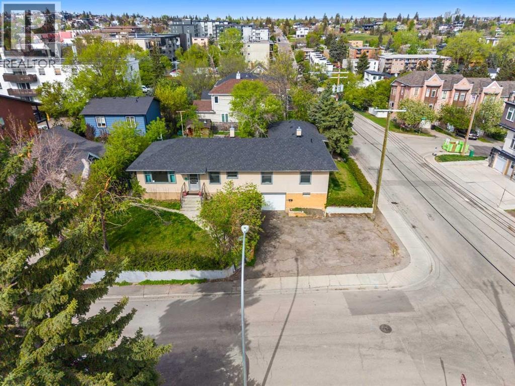 1607 25 Avenue SW — photo 2