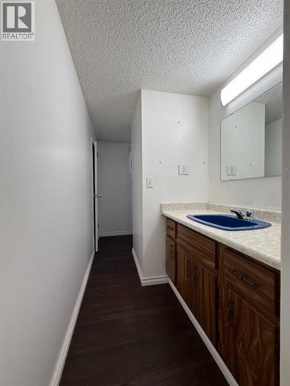 1607 25 Avenue SW — photo 36