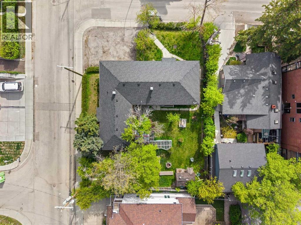 1607 25 Avenue SW — photo 6