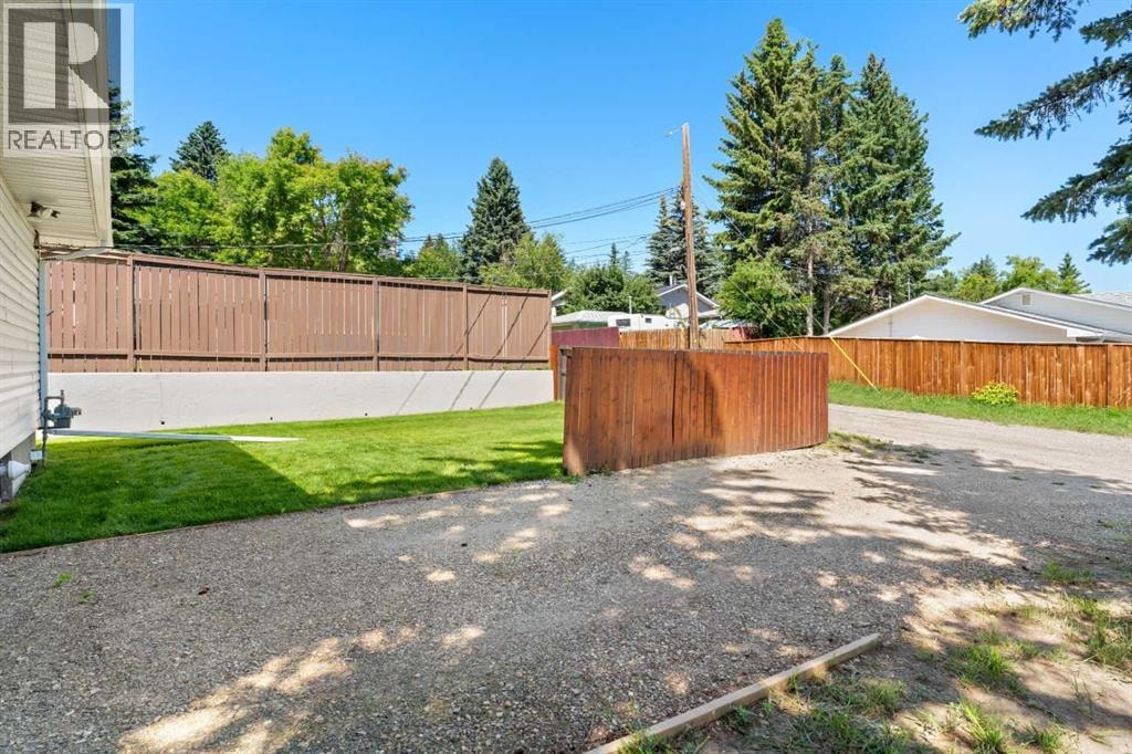 321 Haddon Road SW — photo 30