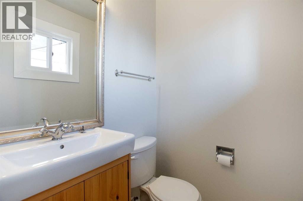 23 Queen Isabella Close SE — photo 19