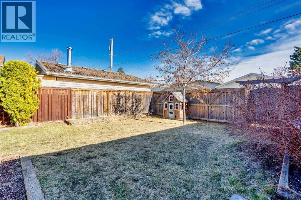 23 Queen Isabella Close SE — photo 27